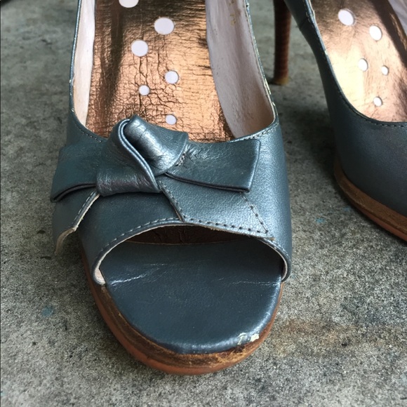 N.Y.L.A. Silvery Blue Open Toe Heels - Picture 3 of 8